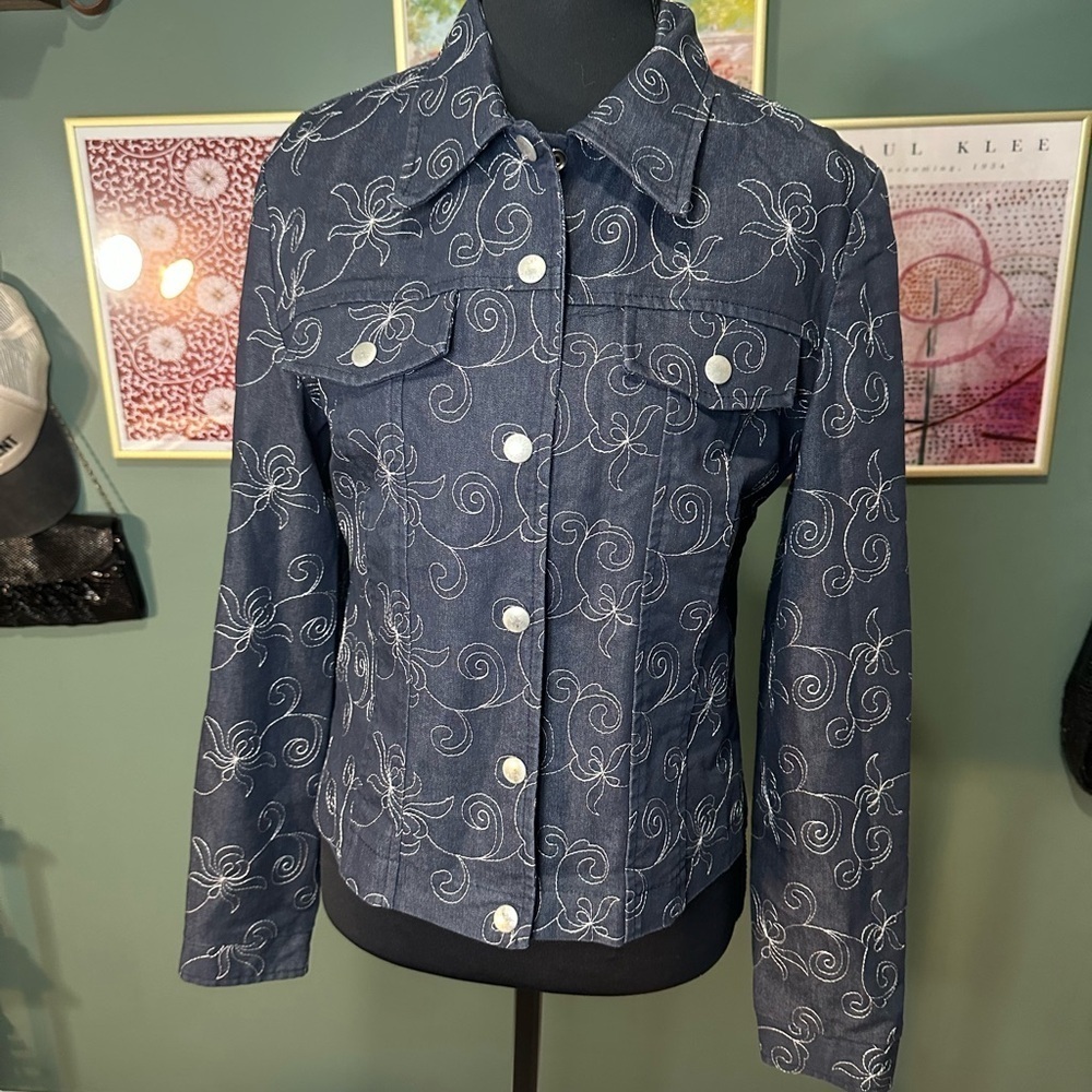 💕Embroidered Navy Denim Jacket with White Stitching Size 8